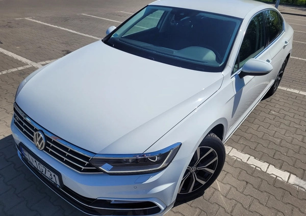 Volkswagen Passat cena 87500 przebieg: 75000, rok produkcji 2018 z Łódź małe 352